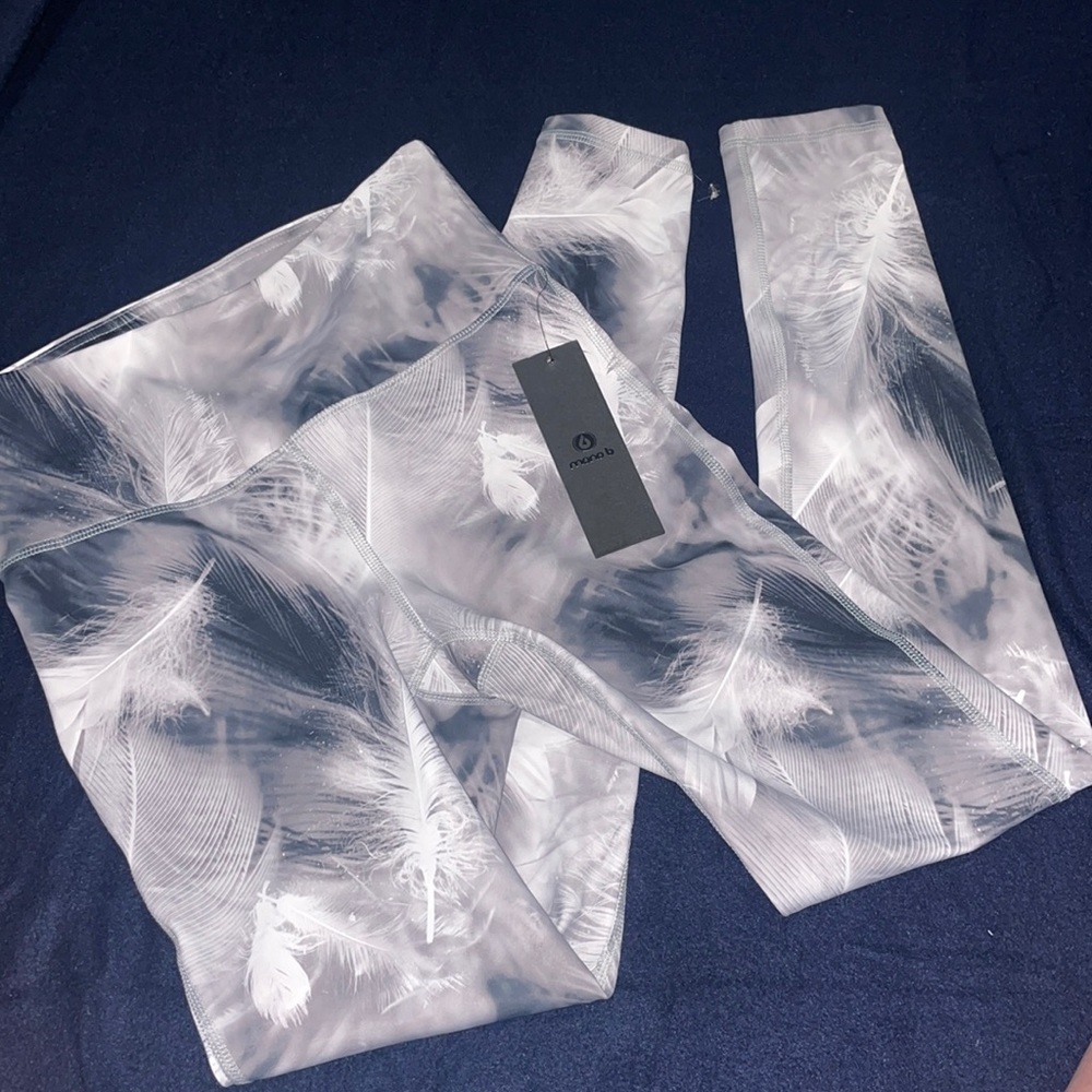 NWT mono b leggings.